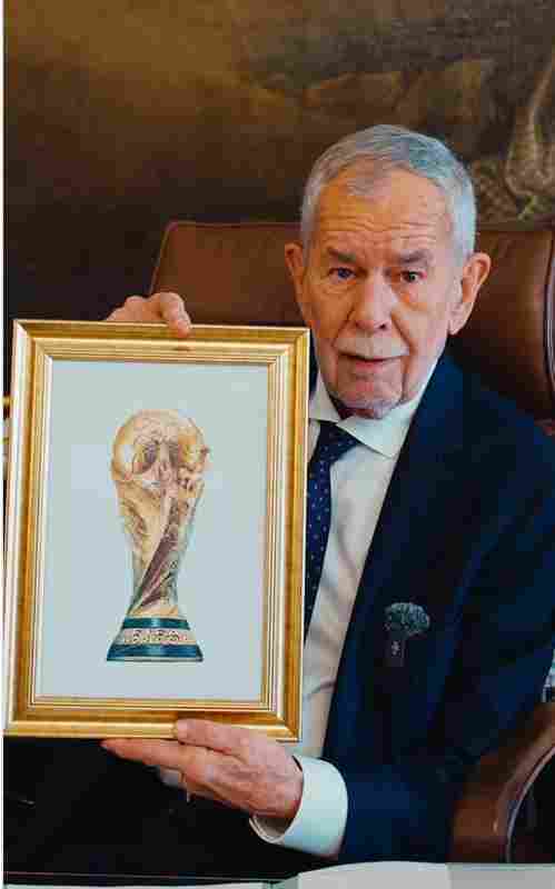 阿瑙呼吁將出線日定為假日，總統幽默回應：把大力神杯拿回來再談