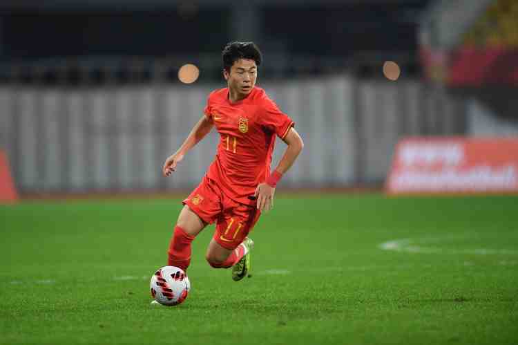 媒體人：唐天翼受中甲球隊青睞是好事，他最近專心踢球沒再犯錯