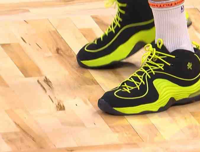 致敬奧蘭多名宿!庫里熱身穿便士簽名鞋 入場穿奧胖簽名鞋