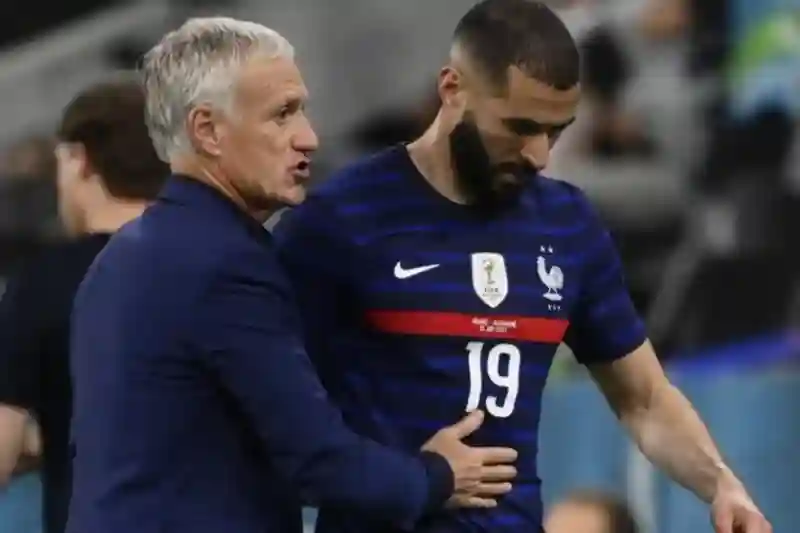 真相是啥？本澤馬傷情引發名譽官司，德尚起訴記者誹謗案開庭