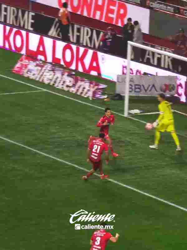 墨西哥17歲新星吉爾伯托·莫拉勺子點球破門，記者盛贊：天才瘋子