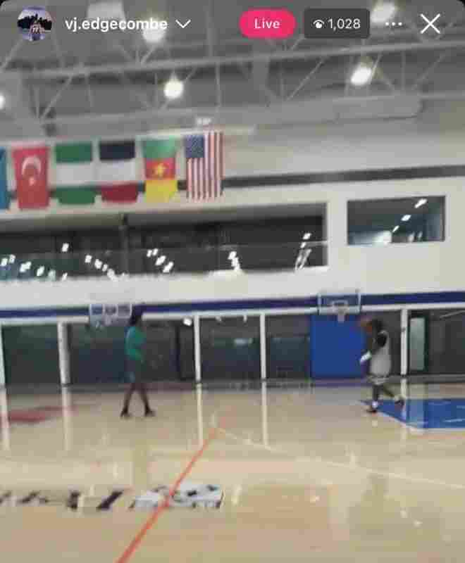 感恩節也沒閑著！埃奇庫姆社媒直播在球館訓練